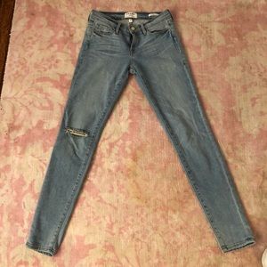 Frame “Le Skinny de Jeanne” light-wash jeans